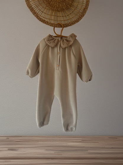 Pelele de felpa perchada con tacto suave y cuello estampado- Colección Orígenes