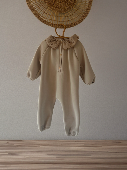 Pelele de felpa perchada con tacto suave y cuello estampado- Colección Orígenes