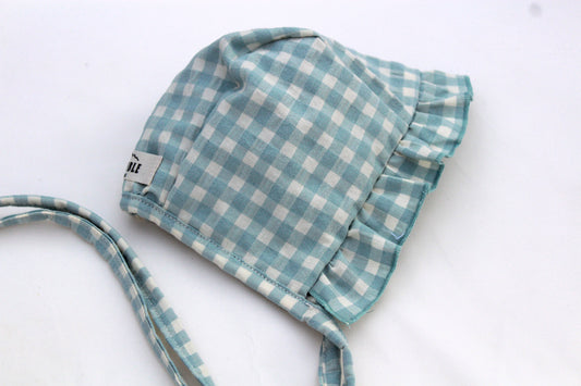 Capota infantil de algodón vichy azul con volante- Colección Orígenes