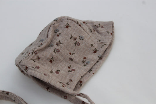 Capota beige floreada- Colección Orígenes